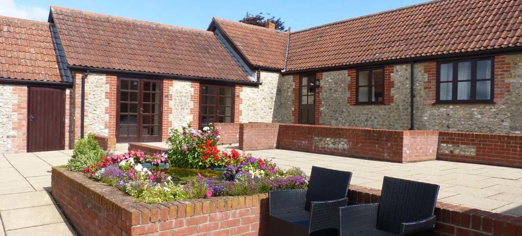 Idyllic setting overlooking lakes...